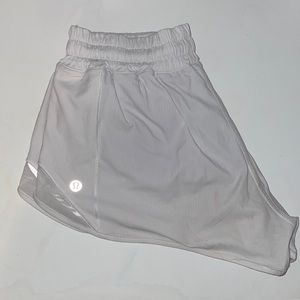 Lululemon 2.5 hotty hot shorts